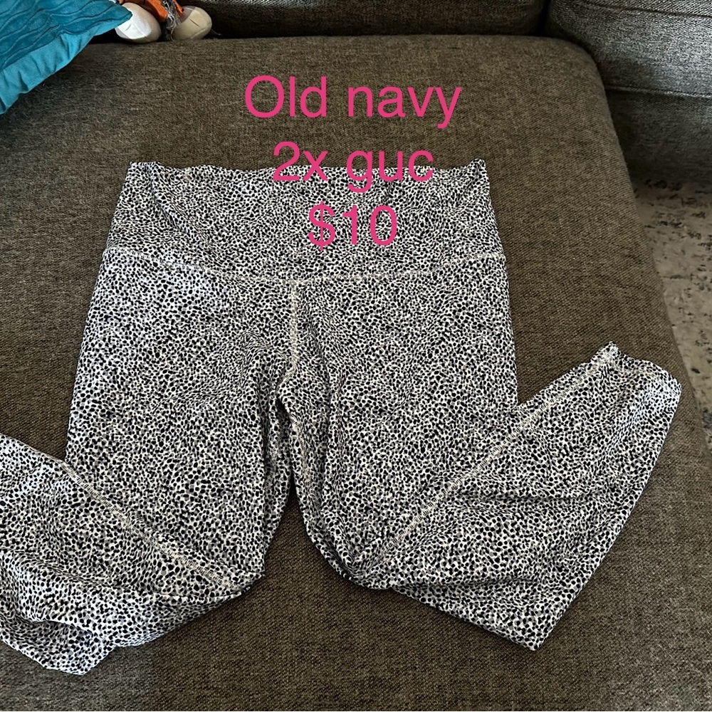 Old Navy Black and White Leggings Comfortable Stretchy Fit